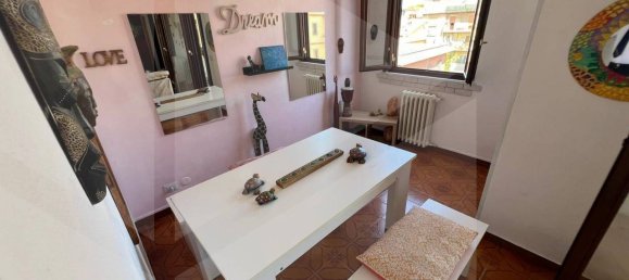 3-salle Appartement à Rome, Italy No. 28718 25