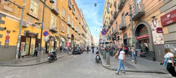 Коммерческая недвижимость с 2 комнатами в Неаполь, Италия № 188482 5