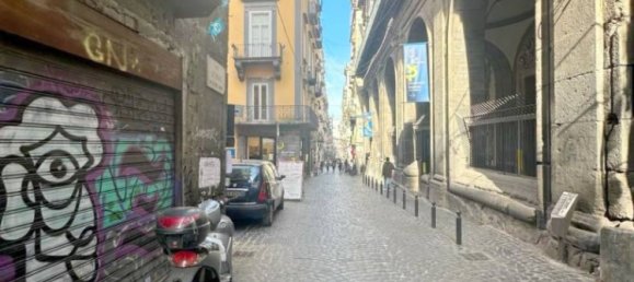 Коммерческая недвижимость с 2 комнатами в Неаполь, Италия № 188482 12