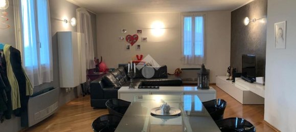 3 bedrooms Villa in Gonzaga, Italy No. 362854 3