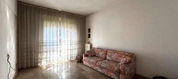 2-salle Appartement à Lentate sul Seveso, Italy No. 41669 3