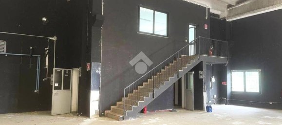 900m² Warehouse in Legnano, Italy No. 292371 17