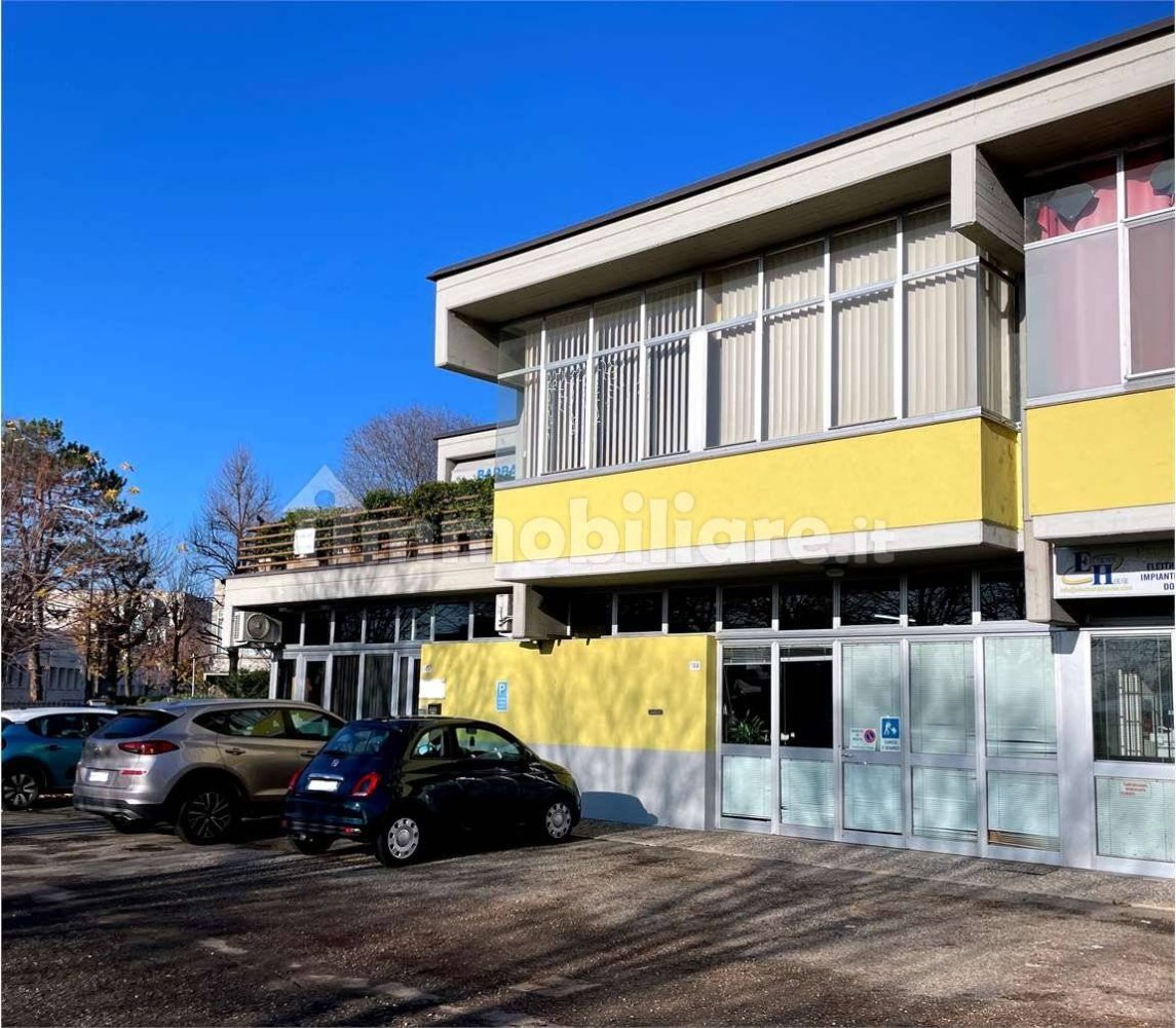 5غرفة عقار تجاري في Modena, Italy رقم 122351