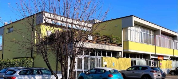 5غرفة عقار تجاري في Modena, Italy رقم 122351 2