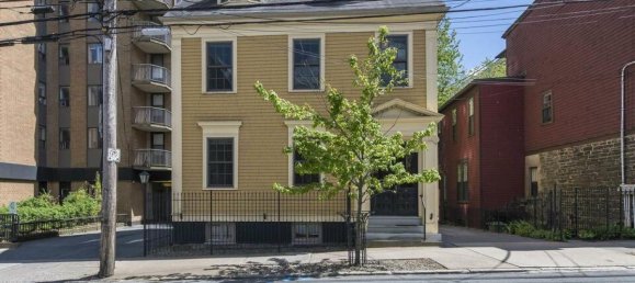 4 bedrooms House in Halifax, Canada No. 265 2