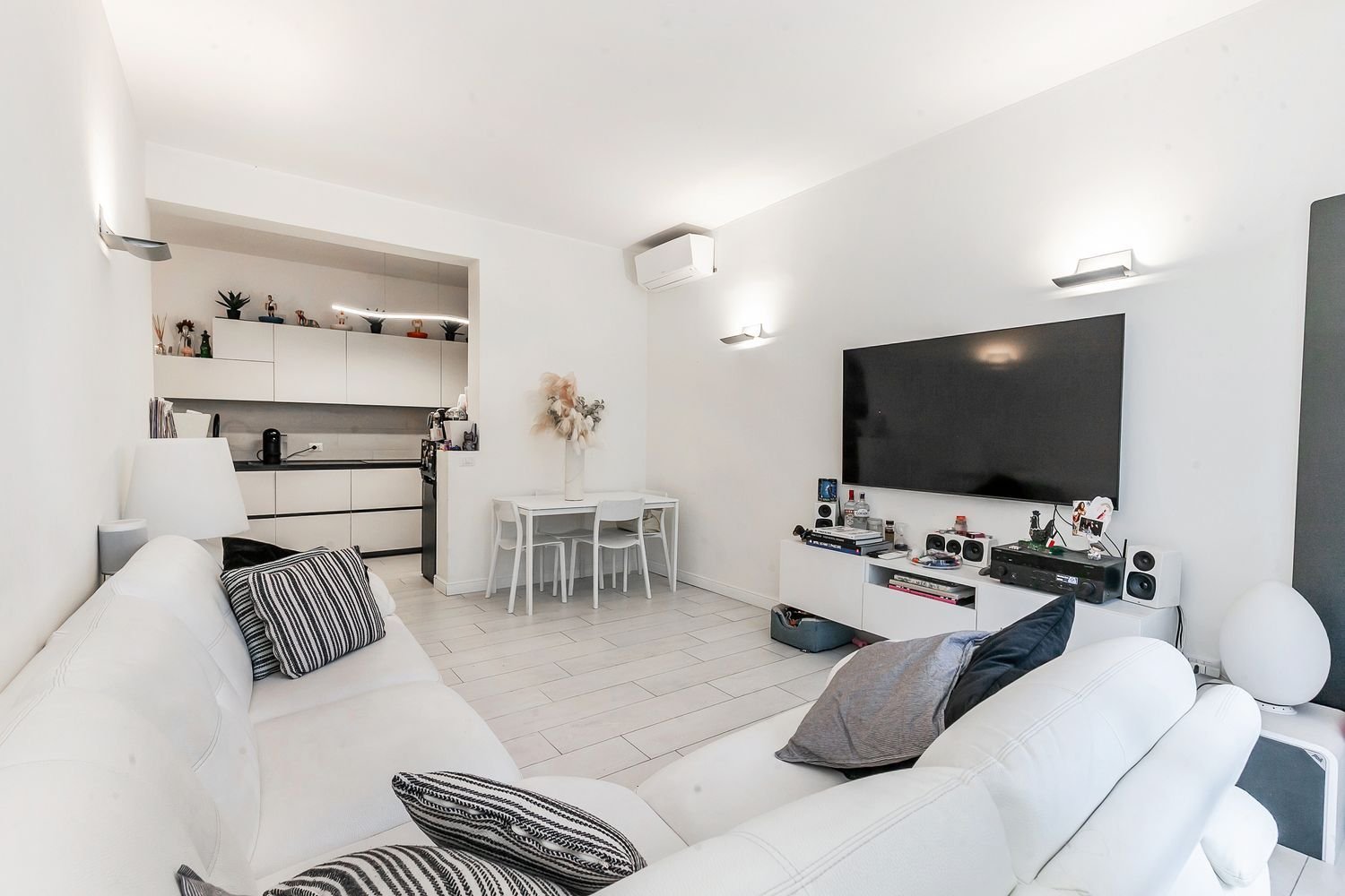3-salle Appartement à Milan, Italy No. 285036