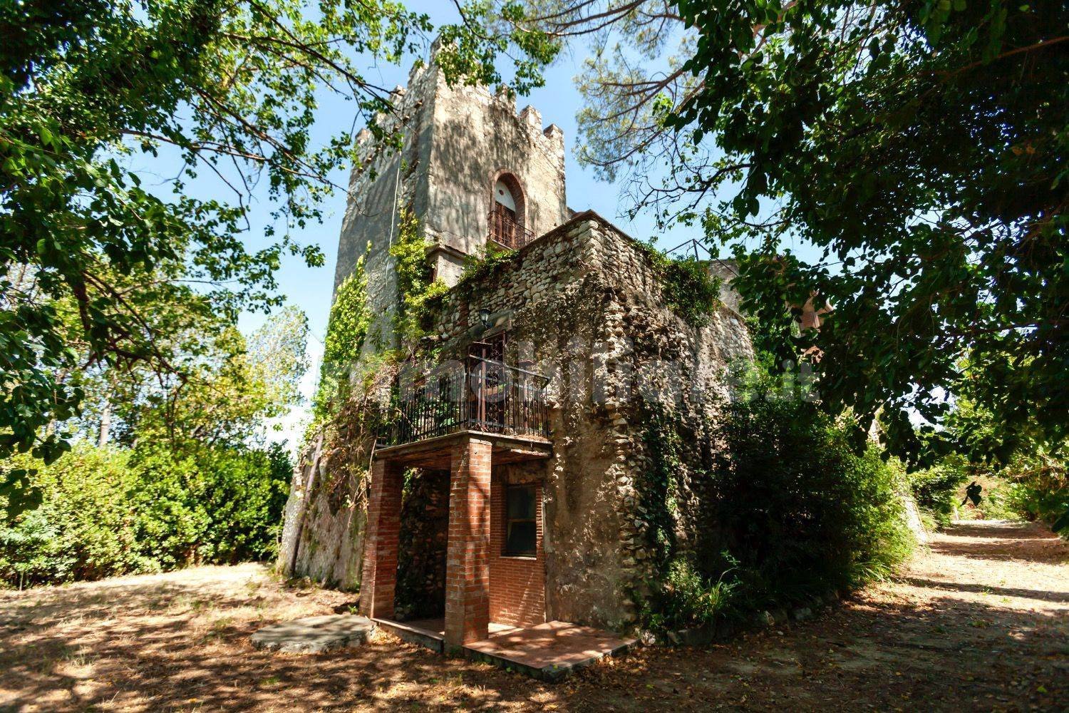 5 bedrooms Villa in Guidonia Montecelio, Italy No. 207831