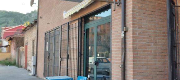 60m² Commercial property in Avezzano, Italy No. 111374 2