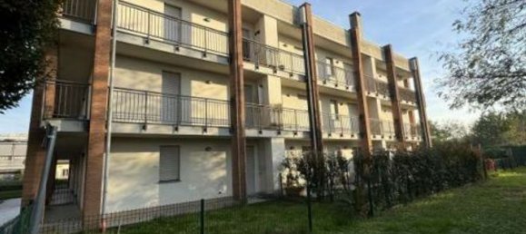 Квартира с 3 комнатами в Кардано аль Кампо, Италия № 3210 2