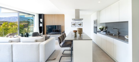 Apartamento de 3 dormitorios en Estepona, Spain No. 2463 7