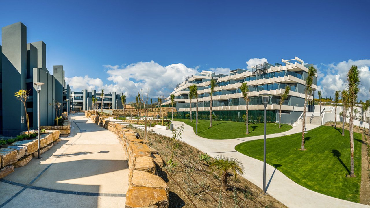 Apartamento de 3 dormitorios en Estepona, Spain No. 2463