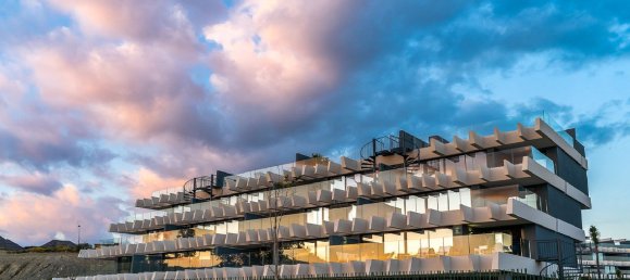 Apartamento de 3 dormitorios en Estepona, Spain No. 2463 12