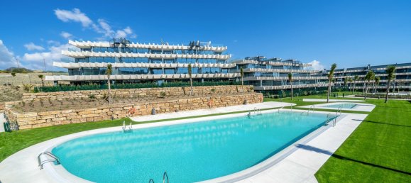 Apartamento de 3 dormitorios en Estepona, Spain No. 2463 6