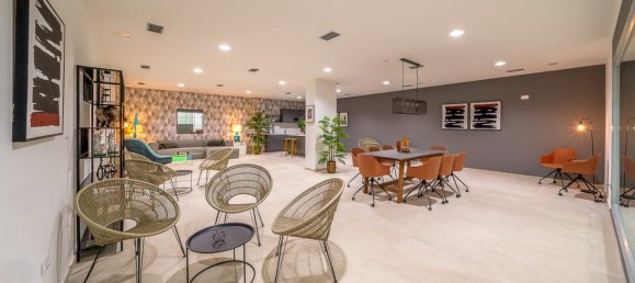 Apartamento de 3 dormitorios en Estepona, Spain No. 2463 3