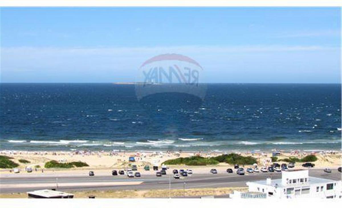 3 bedrooms Apartment in Punta del Este, Uruguay No. 8239