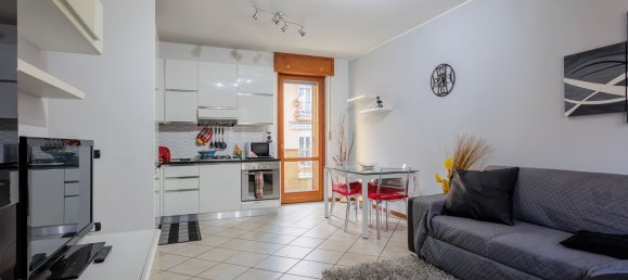 2 rooms Apartment in Baranzate, Italy No. 330362 2