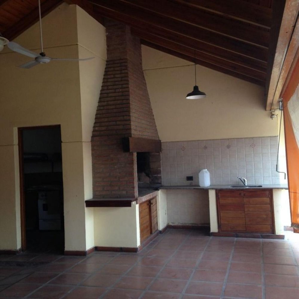 4 bedrooms House in Cordoba, Argentina No. 15044