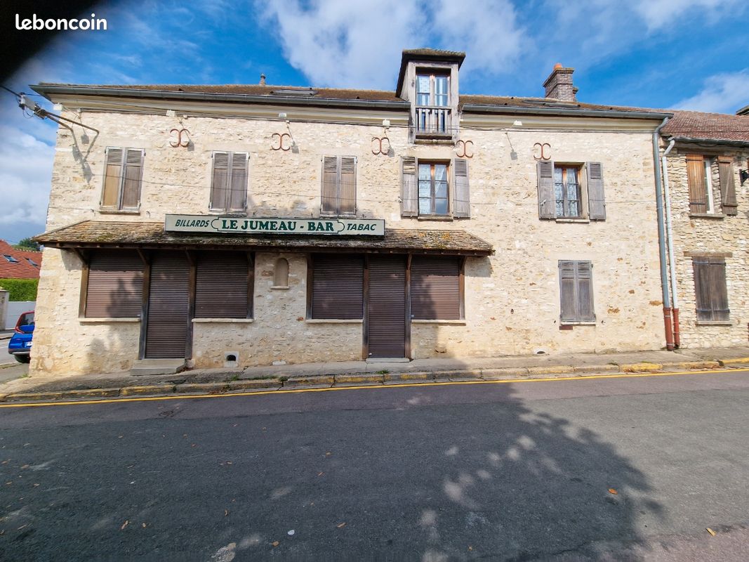  Commercial property in Jumeauville, France No. 328321