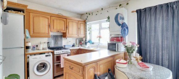 4 bedrooms House in Hayes, United Kingdom No. 5057 4