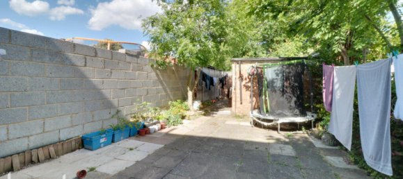 4 bedrooms House in Hayes, United Kingdom No. 5057 9