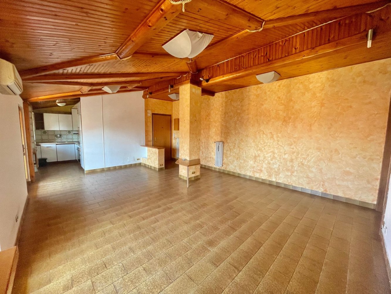 3غرفة شقة في Tortona, Italy رقم 263021