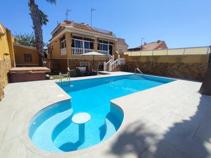 283m² Apartment for sale in Torrevieja, Alicante, Valencian Community, Spain № 365438