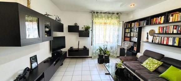 3-salle Appartement à Paullo, Italy No. 330379 7
