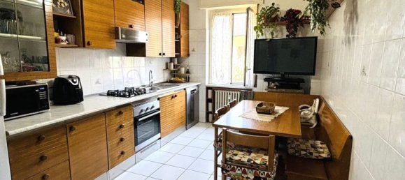 3-salle Appartement à Paullo, Italy No. 330379 11