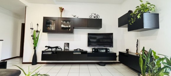 3-salle Appartement à Paullo, Italy No. 330379 5