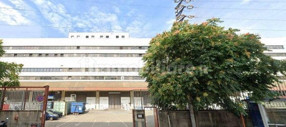 1100m² Warehouse in Genoa, Italy No. 270091 2