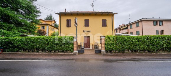 8 rooms House in Reggio Emilia, Italy No. 280509 12