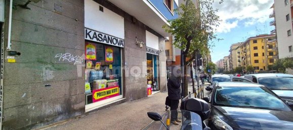 1-Zimmer Gewerbliche Immobilie in Naples, Italy, Nr. 171594 2