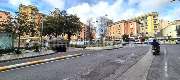 1-Zimmer Gewerbliche Immobilie in Naples, Italy, Nr. 171594 3