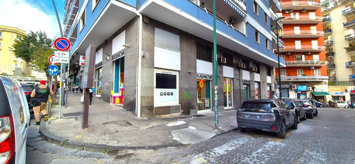 1-Zimmer Gewerbliche Immobilie in Naples, Italy, Nr. 171594