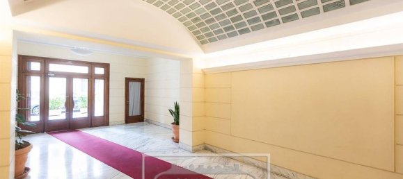 4 bedrooms Apartment in Rome, Italy No. 311244 3