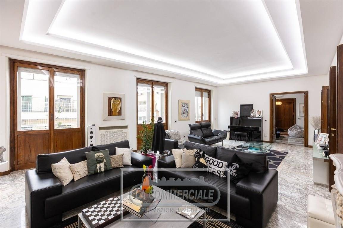 4 bedrooms Apartment in Rome, Italy No. 311244
