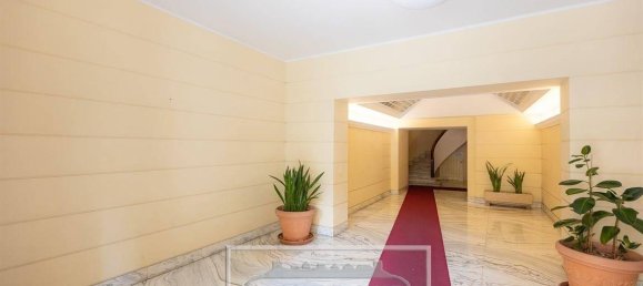4 bedrooms Apartment in Rome, Italy No. 311244 2