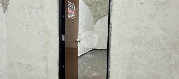 1 room Warehouse in Naples, Italy No. 66174 11