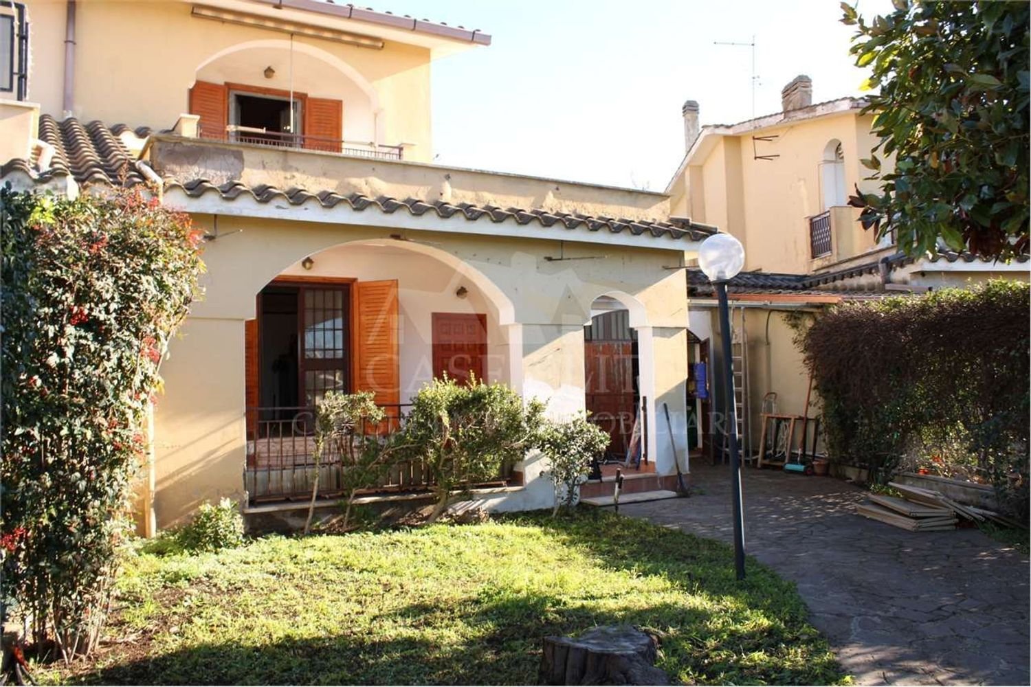 Villa de 5 habitaciónes en Ardea, Italy No. 173909