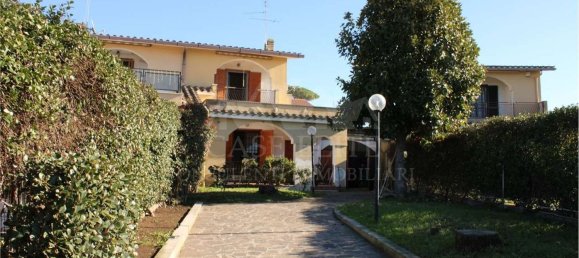 Villa de 5 habitaciónes en Ardea, Italy No. 173909 3