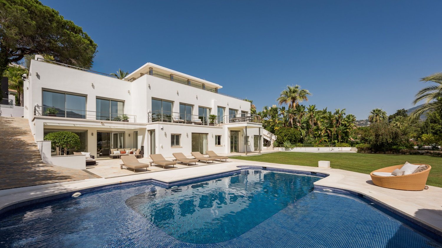 7 bedrooms Villa in Marbella, Spain No. 120436