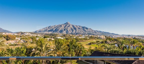 7 bedrooms Villa in Marbella, Spain No. 120436 2