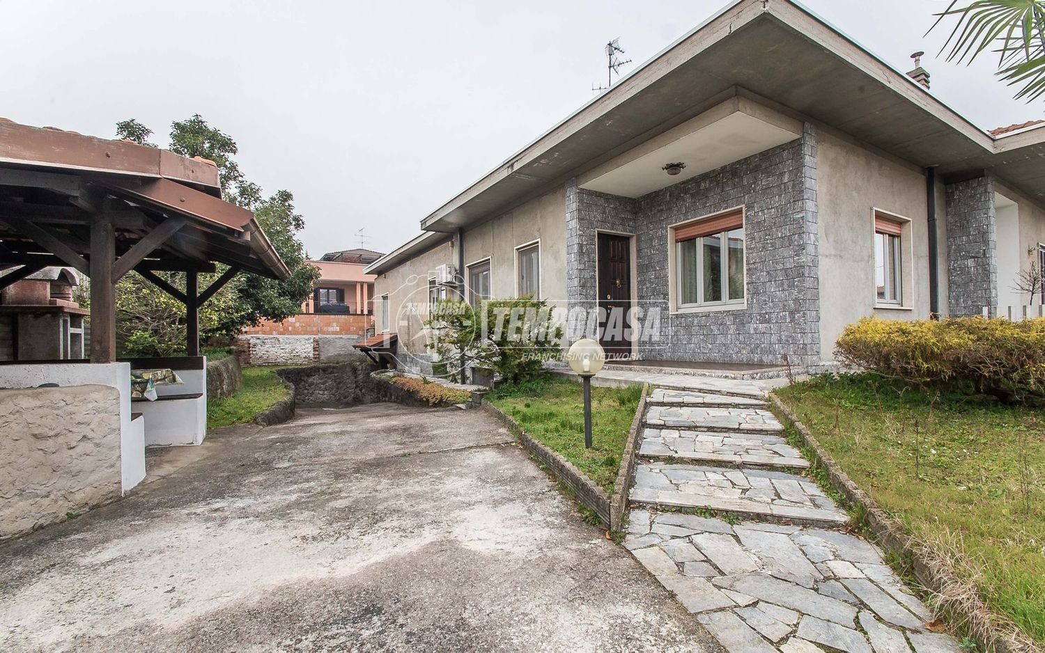 Villa de 3 habitaciónes en Olgiate Olona, Italy No. 202748