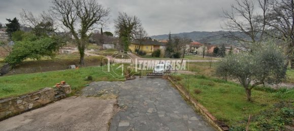 Дом с 3 комнатами в Толентино, Италия № 150822 16