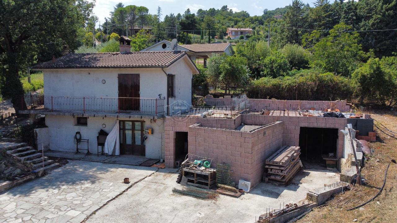 Дом с 3 комнатами в Толентино, Италия № 150822