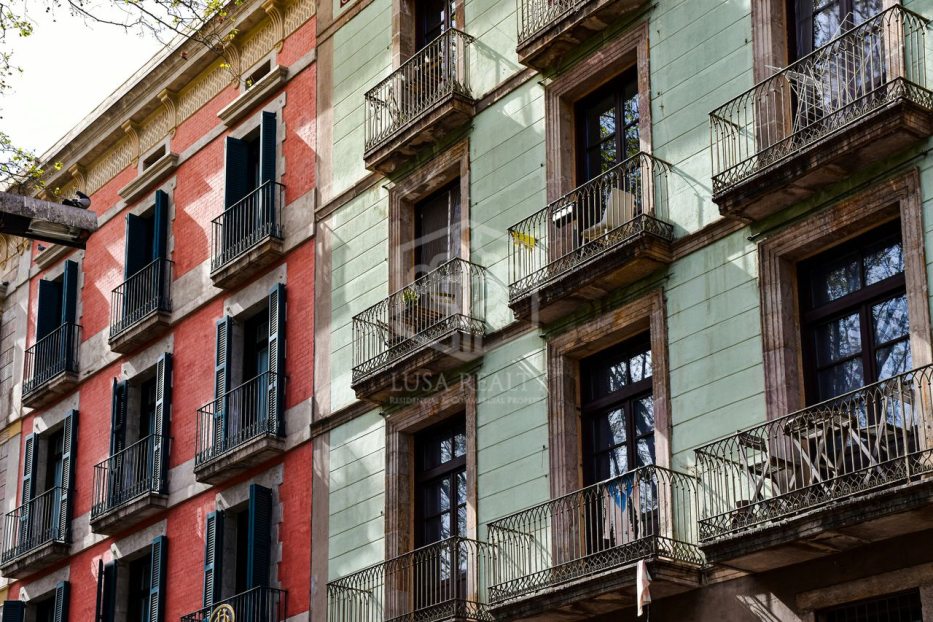 1275m² Commercial property in Barcelona, Spain No. 16330