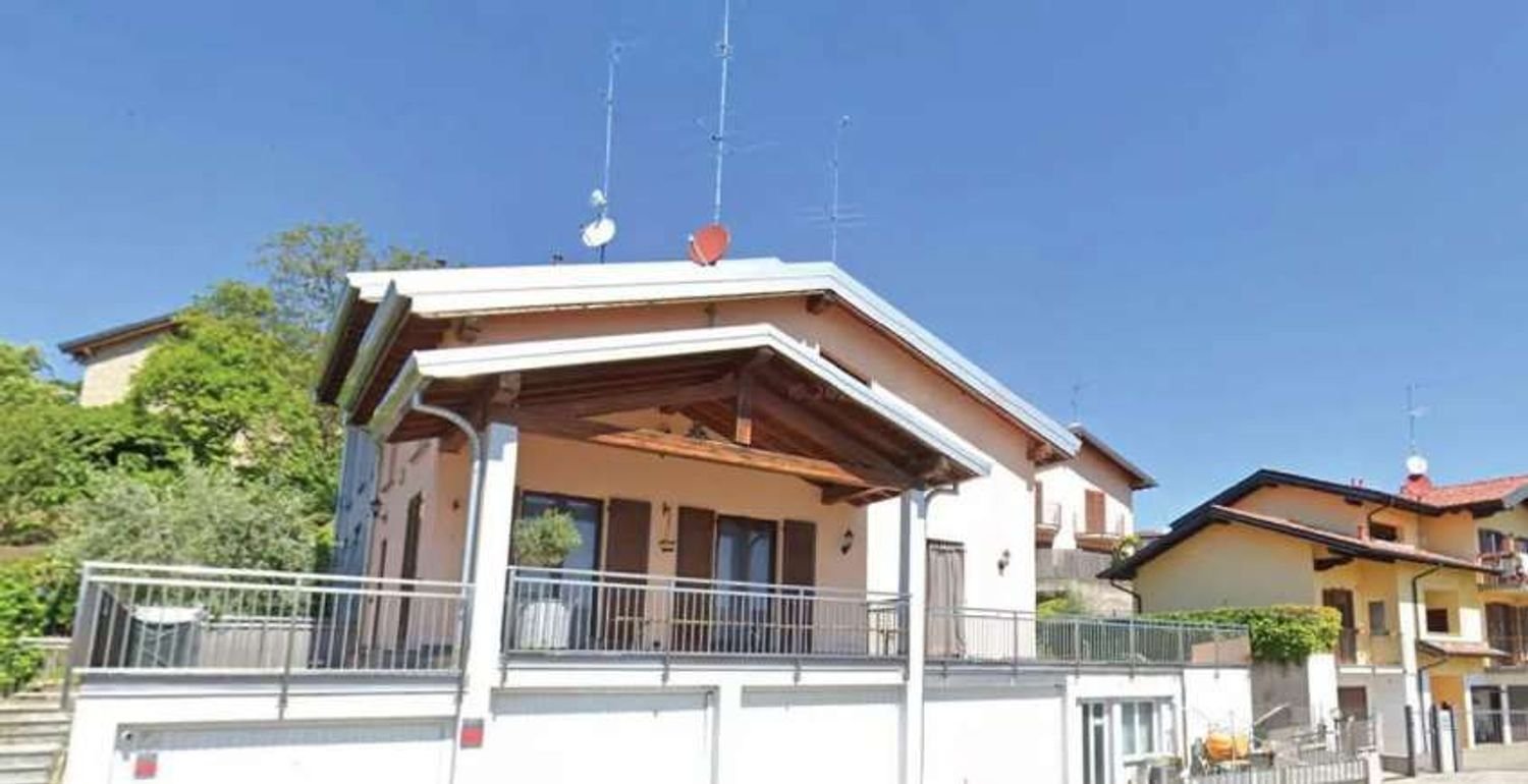 4 rooms Apartment in Como, Italy No. 224815