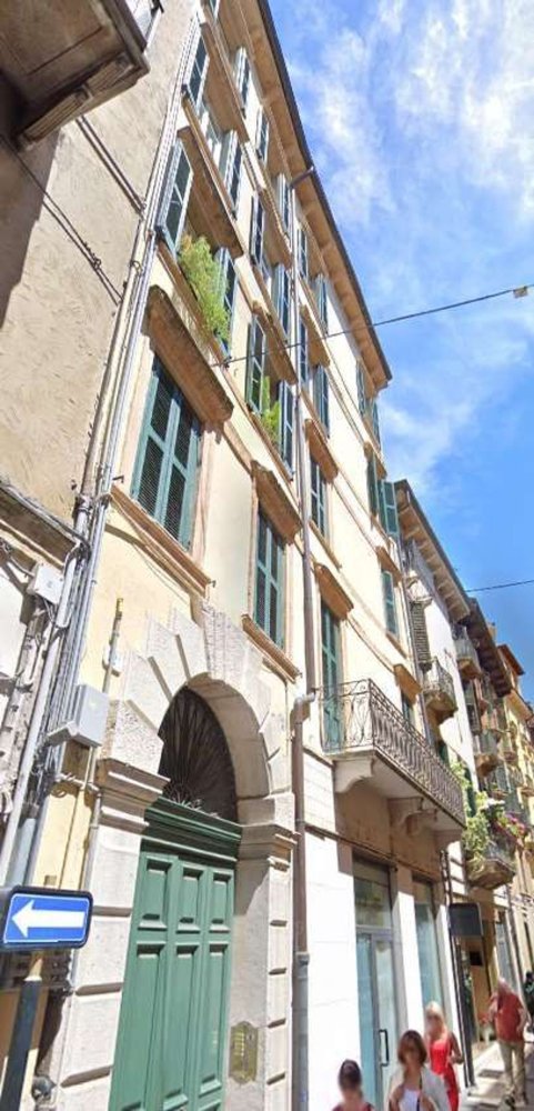 8 rooms Apartment in Verona, Italy No. 309166