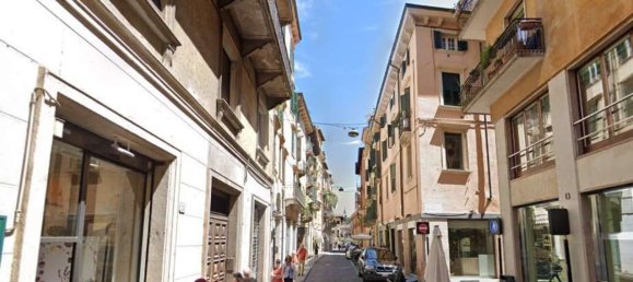 8 rooms Apartment in Verona, Italy No. 309166 16