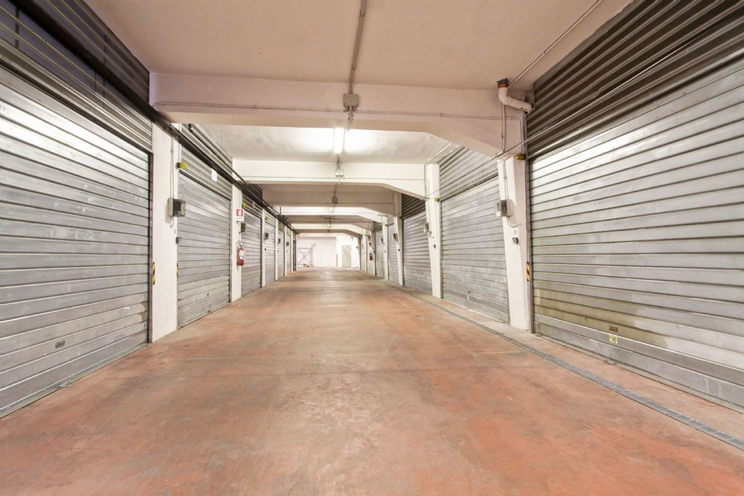 30m² Garage in Rome, Italy No. 352337